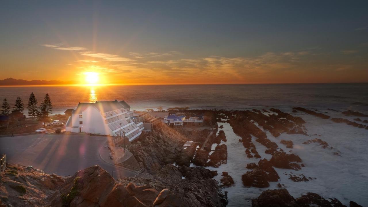 The Point Hotel & Spa Mossel Bay Bagian luar foto